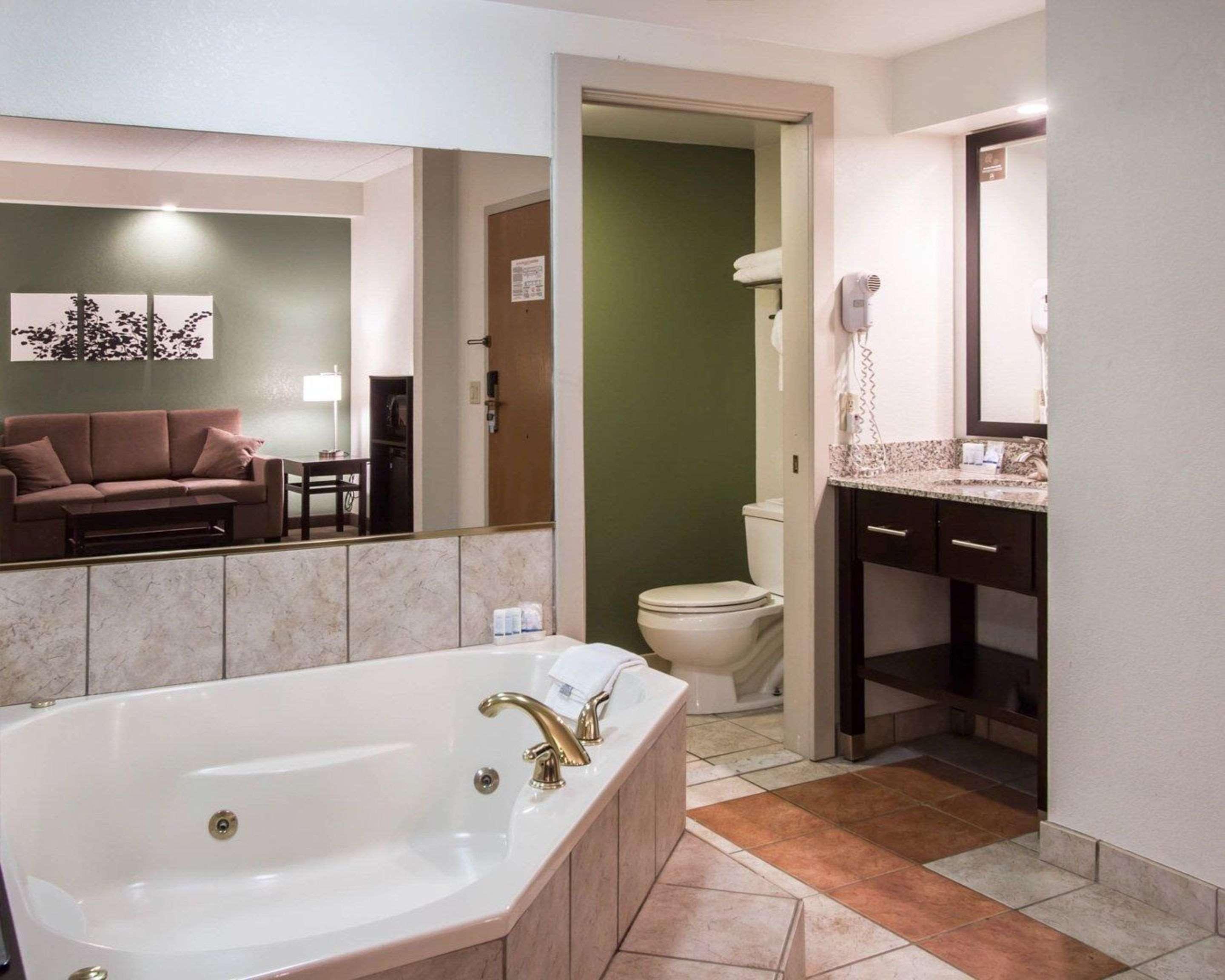 Hotel Sleep & Buffalo Airport